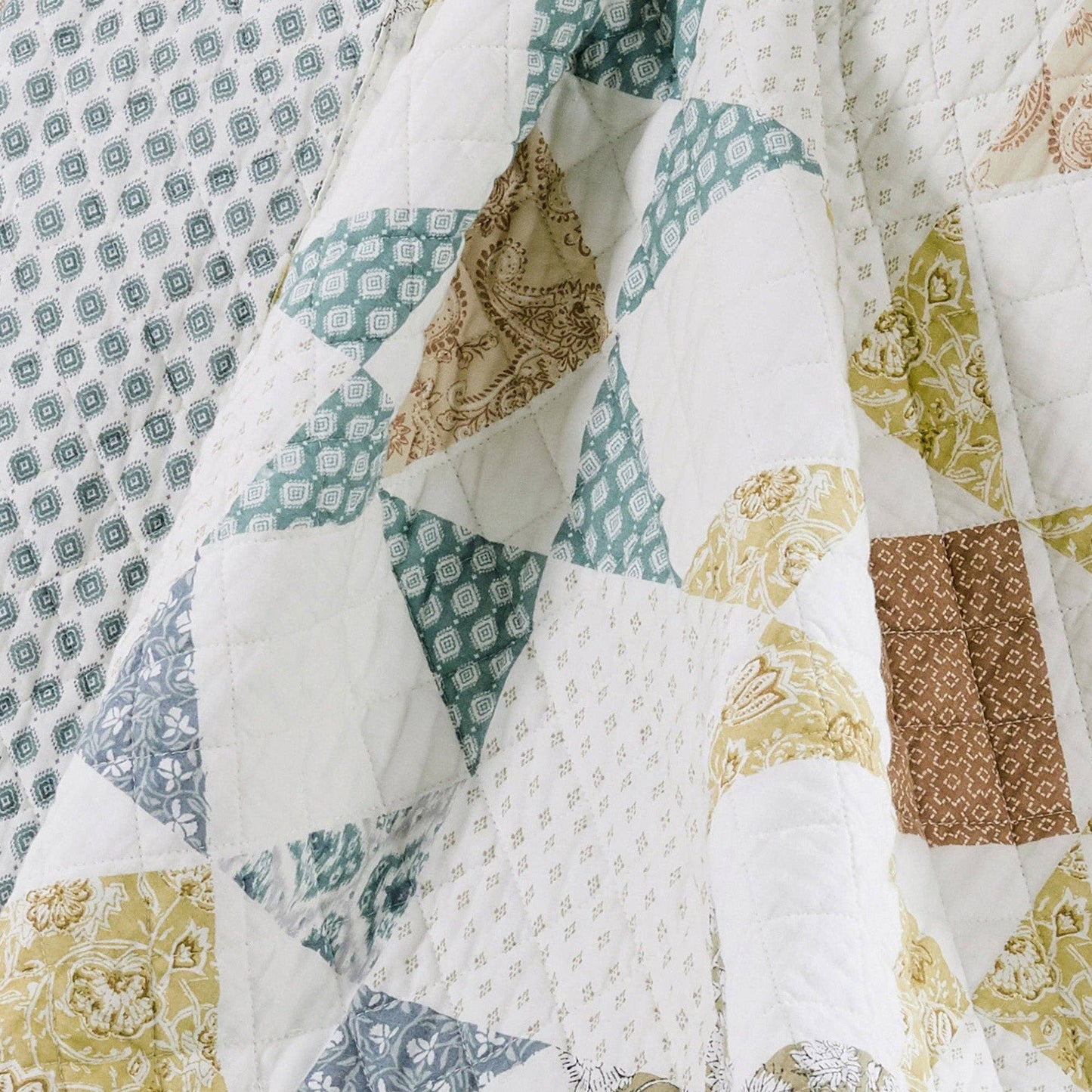 Patchwork effect quilted blanket