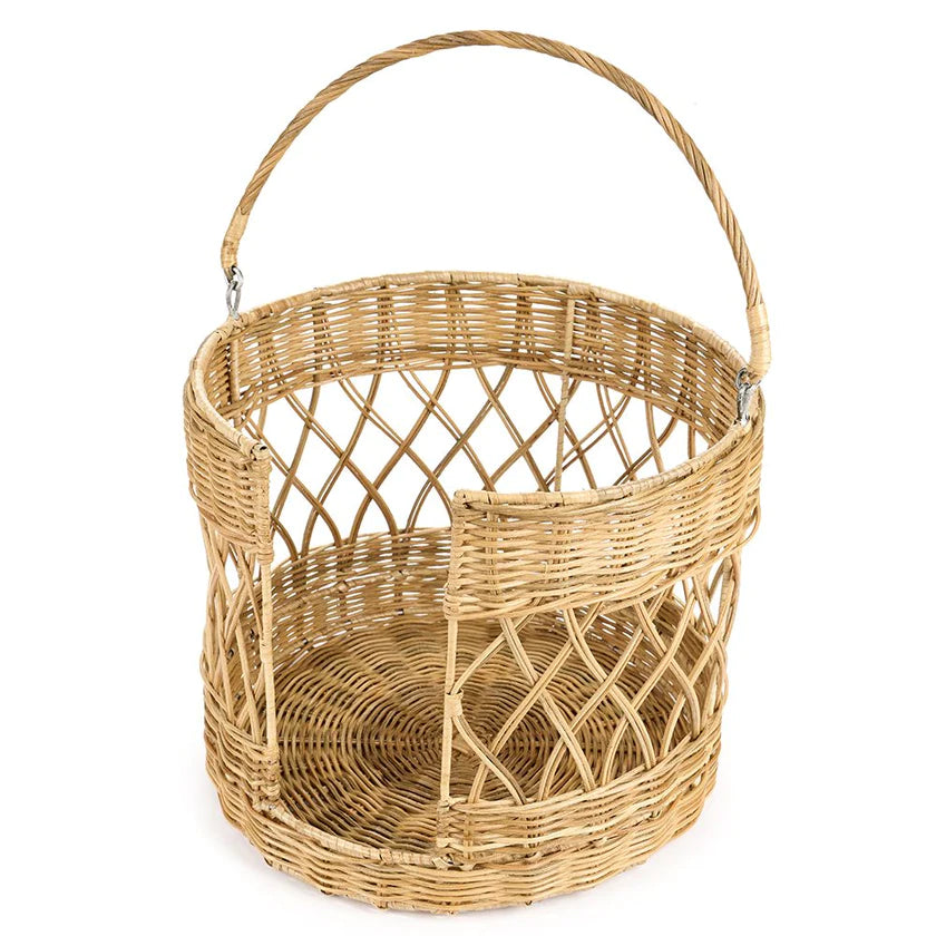 Wicker basket for dishes
