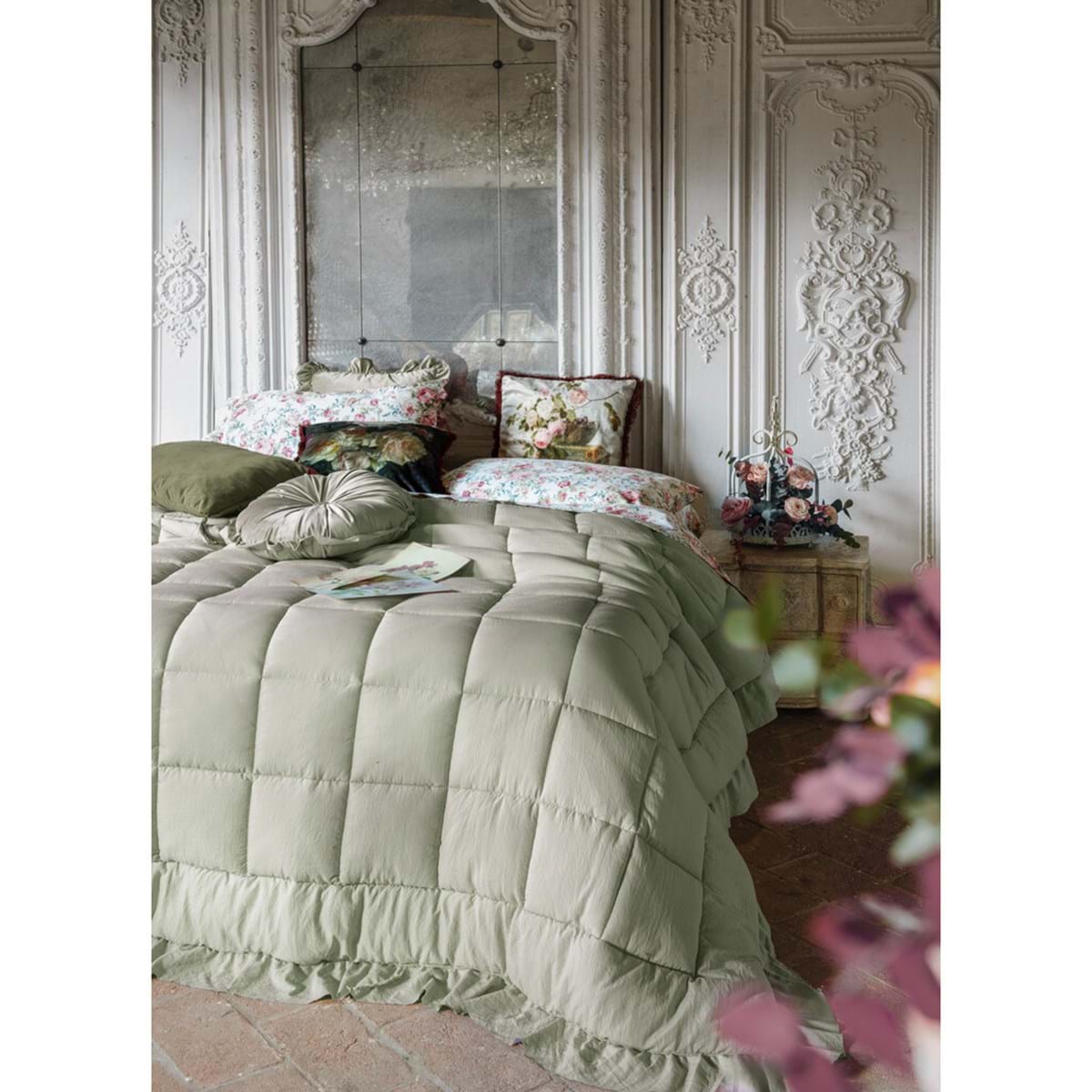Trapunta matrimoniale con balza 250×260 – Verde Salvia – Blanc Mariclò